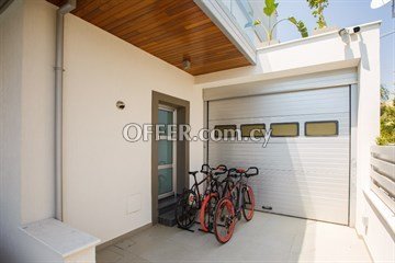 Luxury 4 Bedroom Villa With Roof Garden  In Agios Tychonas, Limassol - 3