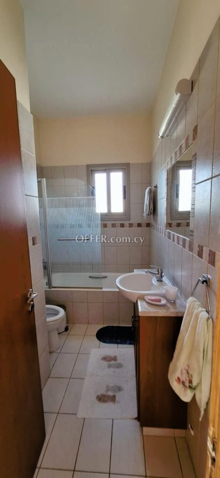 4 Bedrooms Detached Villa in Tombs of the Kings area - 4