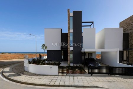 Stunning 5 bedroom Seafront Villa
