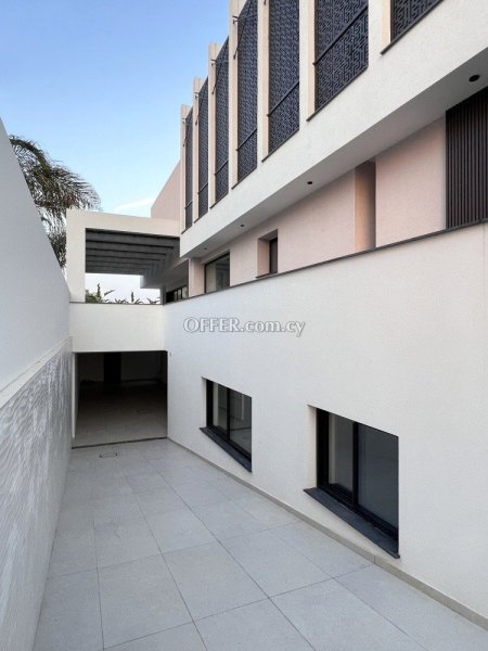 7-bedroom Detached Villa 778 sqm in Latsia - 11