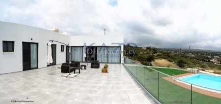 Luxurious Four Bedroom Bungalow in the Hills of Souni - 2