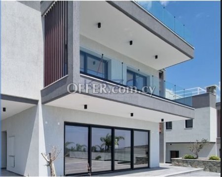 Spacious 4 Bedroom Villa in Vibrant Parekklisia