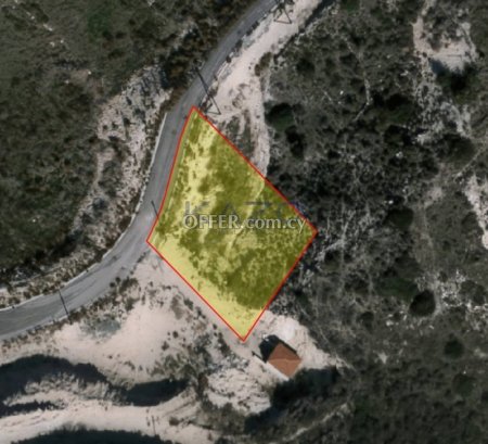 Plot in Agios Tychonas - 2