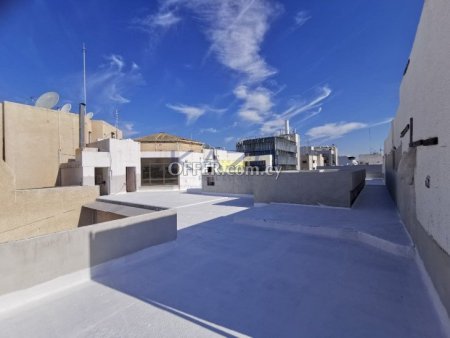 Top Floor Office Space for Sale in Agia Zoni Area - 8