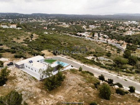 Luxurious Four Bedroom Bungalow in the Hills of Souni - 13