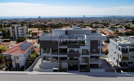 Spectacular Three Bedroom Top Floor Apartment With Roof Garden for Sale in Panthea Area - 4