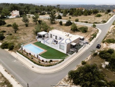 Luxurious Four Bedroom Bungalow in the Hills of Souni - 12