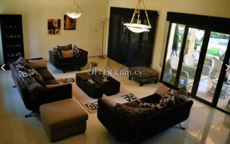 Spacious Three Bedroom Villa for Sale in  Pyrgos Area - 8