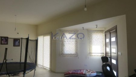 Spacious Three Plus One Bedroom House in Peaceful Trachoni - 11