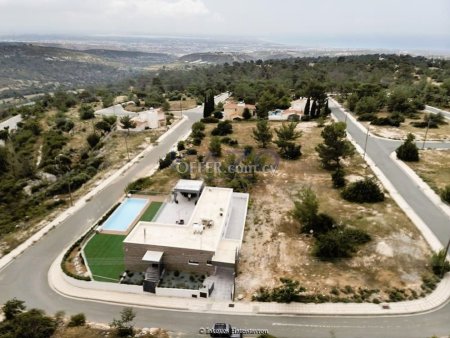 Luxurious Four Bedroom Bungalow in the Hills of Souni - 11