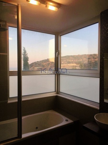 Modern Four Bedroom Penthouse with Roof Garden for Rent in Germasogeia Green Area - 3