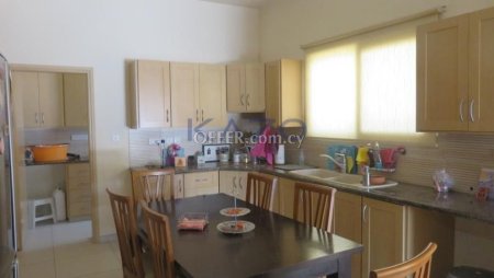 Spacious Three Plus One Bedroom House in Peaceful Trachoni - 8