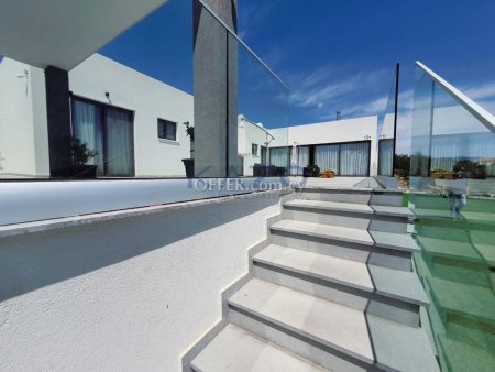 Luxurious Four Bedroom Bungalow in the Hills of Souni - 7