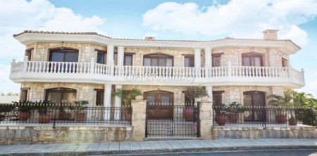 For Sale €1,800,000 House 6 bedrooms Lemesos (Limassol center) Limassol