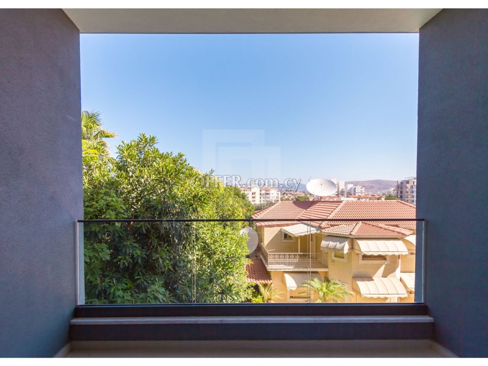 Luxury three bedroom resale apartment in Potamos Germasogeia area - 4