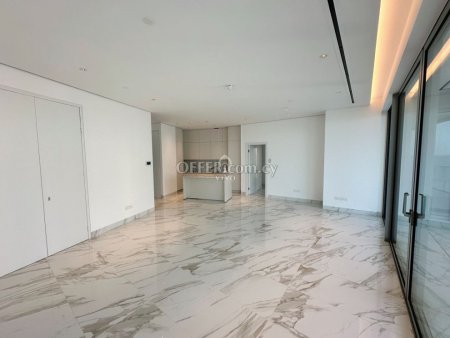 TREE BEDROOM  SEAFRONT APARTMENT IN NEAPOLIS. - 9