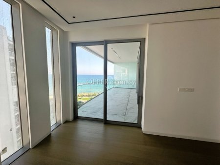 TREE BEDROOM  SEAFRONT APARTMENT IN NEAPOLIS. - 8