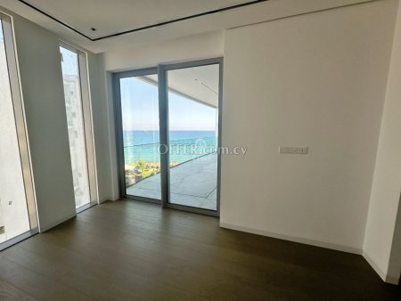 TREE BEDROOM  SEAFRONT APARTMENT IN NEAPOLIS. - 7