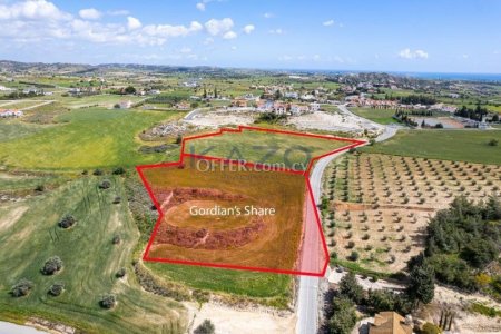 Shared residential field in Anafotida, Larnaca - 3