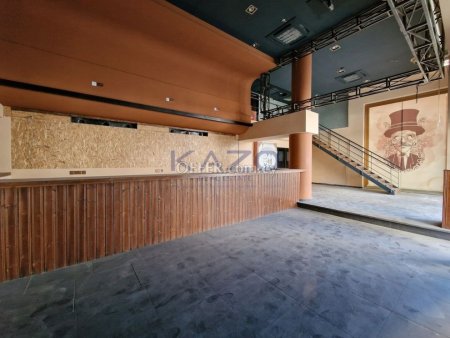 Former Café-Bar-Restaurant in Prime Central Location - 12