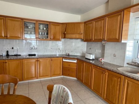 6-bedroom Detached Villa 315 sqm in Limassol (Town) - 12