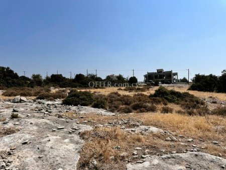 Large Residential Field in Kourio, Erimi - 3