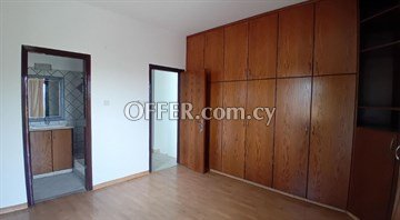2 Storey 4 Bedroom House With Large Yard  In Dead End In Strovolos, Ni - 6