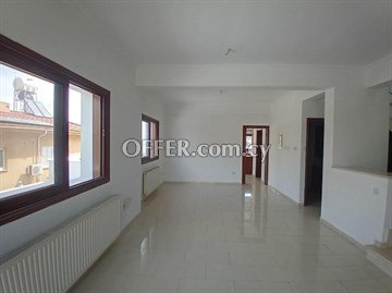 2 Storey 4 Bedroom House With Large Yard  In Dead End In Strovolos, Ni - 3