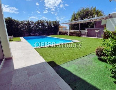Luxurious 6-Bedroom Family Home in Erimi Village - 8