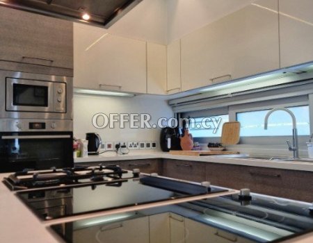 Luxurious 6-Bedroom Family Home in Erimi Village - 5