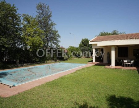 For sale Ground floor house with private pool and auxiliary house for €1,000,000 . - 7