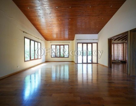 For sale Ground floor house with private pool and auxiliary house for €1,000,000 . - 5