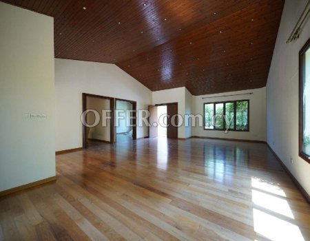 For sale Ground floor house with private pool and auxiliary house for €1,000,000 . - 6