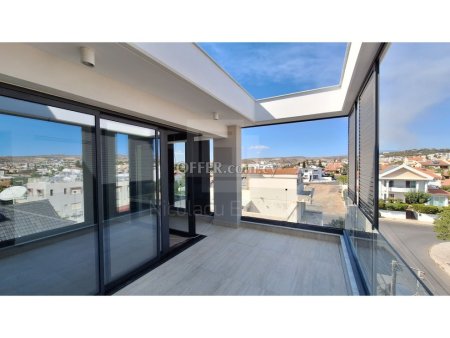 Whole floor 3 bed Penthouse with extra roof garden and stunning city and seaview - 2