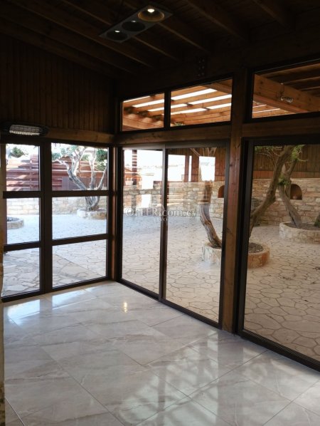 4 BEDROOM  BUNGALOW WITH HUGE GARDEN SPACE AND PRIVATE SWIMMING POOL  IN EPISKOPI