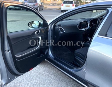 2022 KIA Xceed 1.5L Petrol Automatic Hatchback - 4