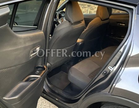 2021 Toyota CHR 1.8L Hybrid Automatic SUV - 4