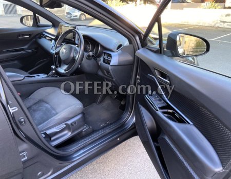 2021 Toyota CHR 1.8L Hybrid Automatic SUV - 6