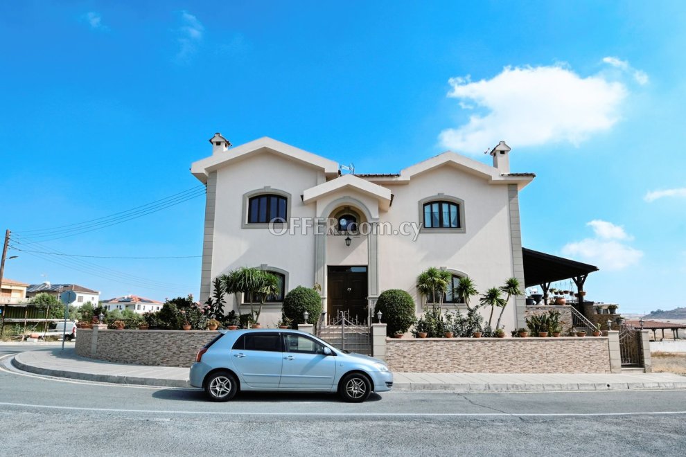 5 Bed House for Sale in Kalo Chorio, Larnaca - 1