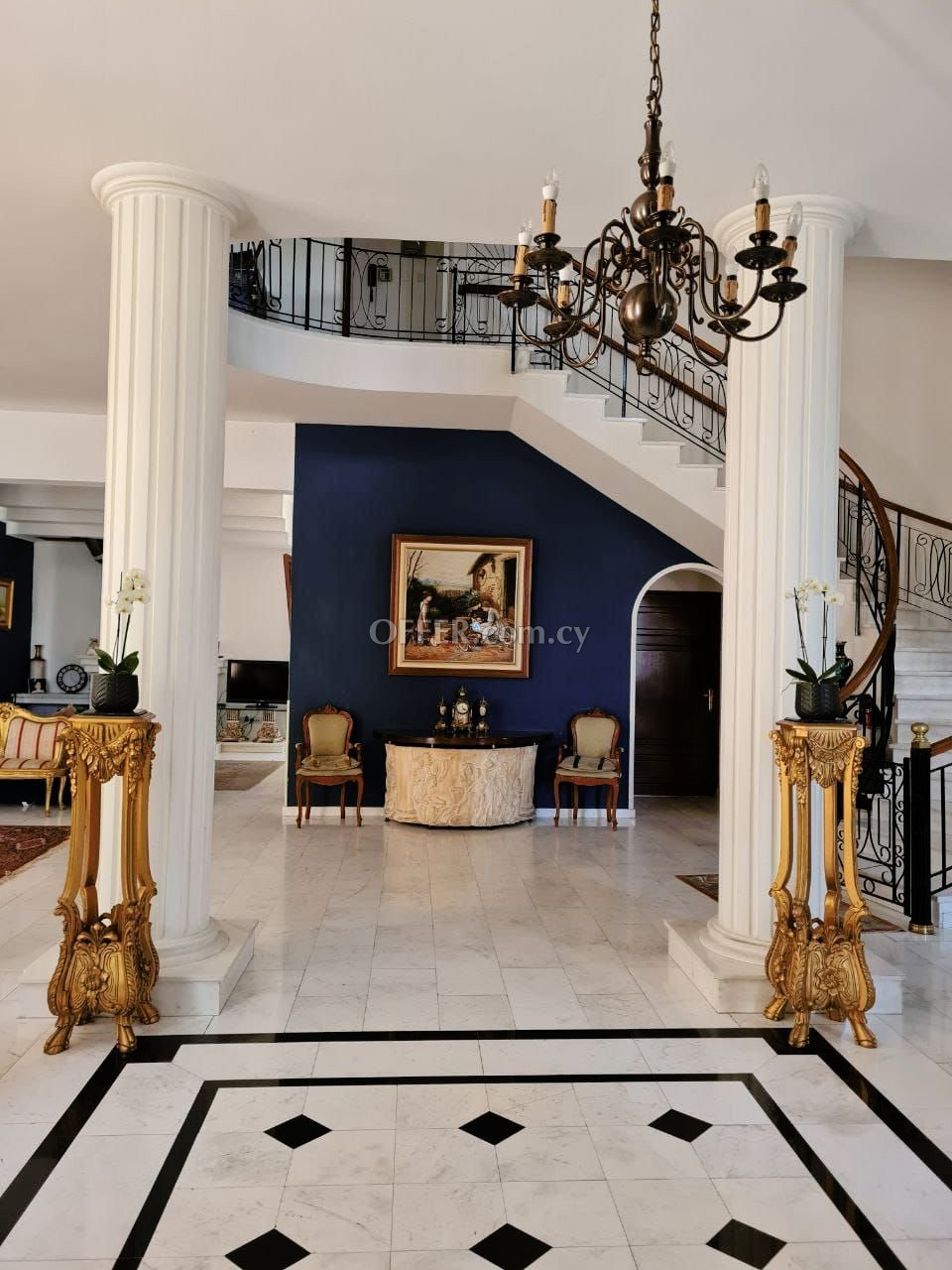6 Bed Detached Villa for Sale in Faneromeni, Larnaca - 10