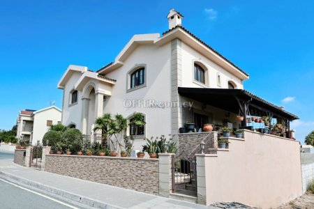 5 Bed House for Sale in Kalo Chorio, Larnaca - 11