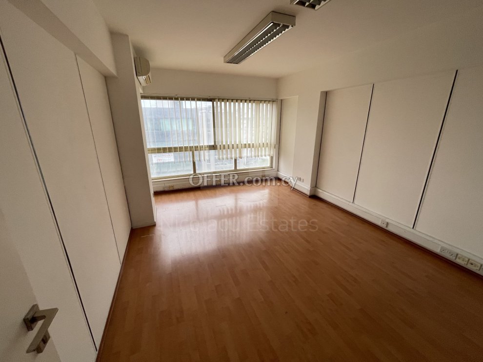220 m2 office for rent in town center near Agios antonios - 10