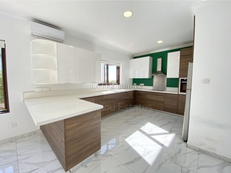 Resale three bedroom house for sale in Souni - 6