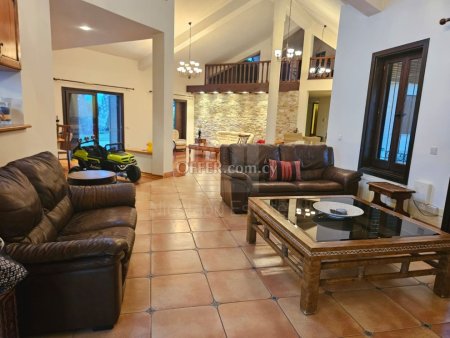 Four Bedroom Bungalow with Private Swimming Pool and Maids room for Sale in Latsia Nicosia - 10