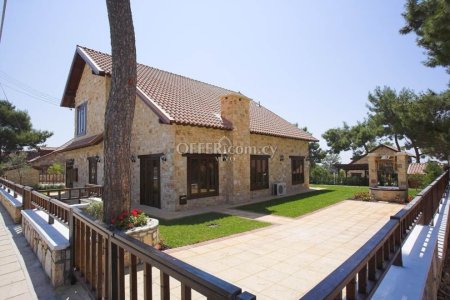 SPACIOUS 4 BEDROOM HOUSE WITH POOL IN SOUNI ZANAKIA! - 4