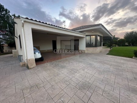Four Bedroom Bungalow with Private Swimming Pool and Maids room for Sale in Latsia Nicosia - 9