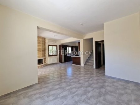 For Sale €200,000 House 4 bedrooms Ineia Paphos - 3
