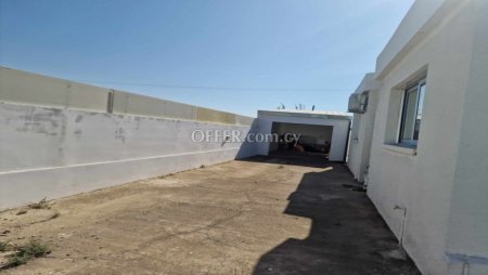 For Sale €300,000 House 3 bedrooms Kiti Larnaca - 2
