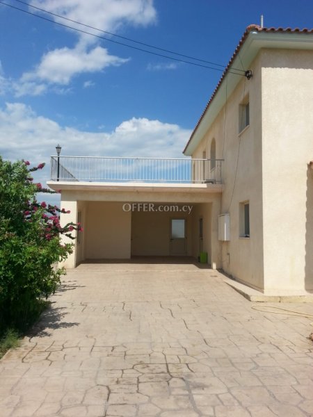 For Rent €2,000 House 3 bedrooms Pyrgos Limassol - 2