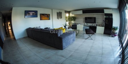 For Sale €240,000 Apartment 2 bedrooms Larnaka (Center), Larnaca Larnaca